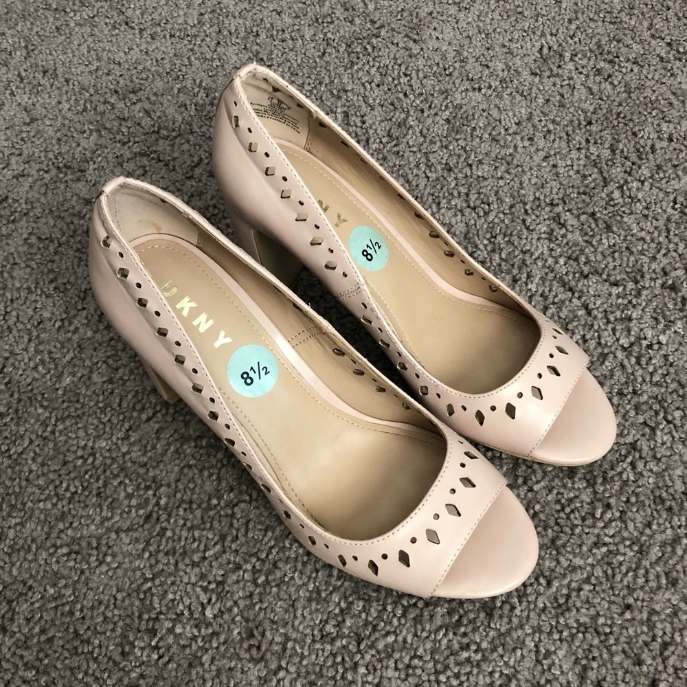 DKNY Blush Nude Cut Out Peep Toe Heels Womens 8.5